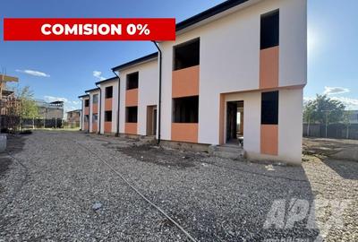 Casă cu 4 camere cu Canalizare în Central