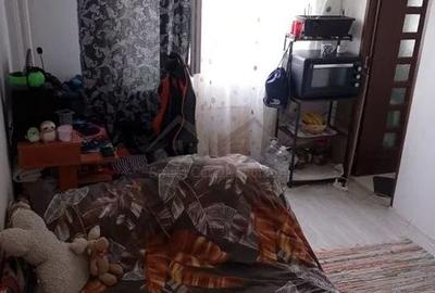 Garsoniera pacurari in bloc de apartamente - 2