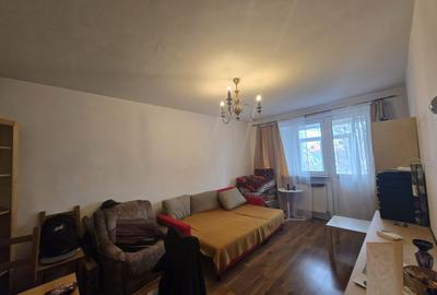 Apartament 3 camere Decomandat Toporasi Etaj 2 - 4