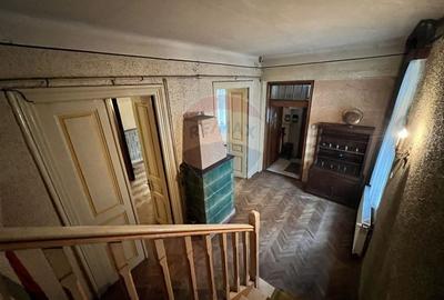 Casă cu 7 camere cu Canalizare în Barbu Văcărescu - 16