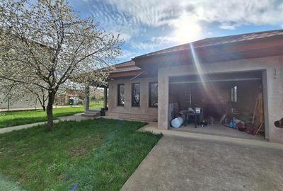 Casă individuală cu 4 camere cu Teren 1000 Mp în 9 Mai - 15