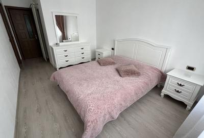 Apartament cu 2 camere decomandat în Tractorul