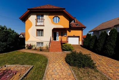 Vilă cu spatii largi, curte generoasă, locație excelentă - 1