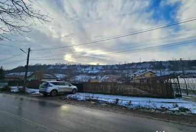 Teren de 3000 mp, în Hotarele