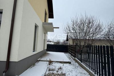 Casă cu 4 camere decomandat cu Canalizare în Popas Păcurari