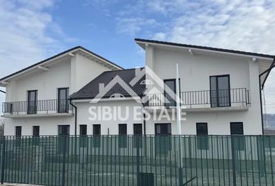 Duplex cu 4 camere cu Canalizare în Mohu