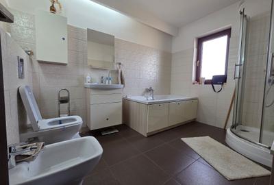 Casă cu 4 camere în Micești - 2