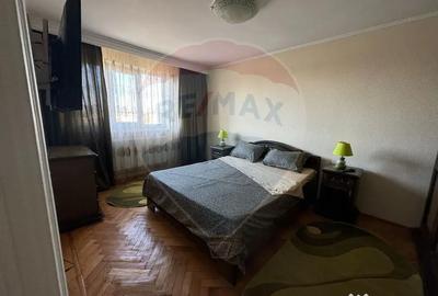 Apartament cu 3 camere decomandat în Sărari