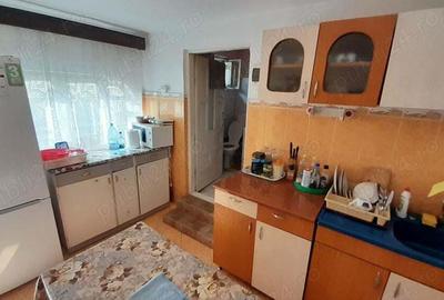 Bezdead doua case pe acela?i teren in centrul ora?ului - 3