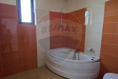 Casă cu 5 camere cu Teren 1192 Mp în Crevedia - 13