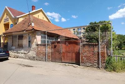 Casă cu 3 camere cu Teren 428 Mp în Central