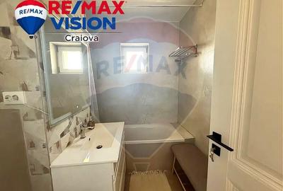 Apartament cu 4 camere decomandat în Central - 3