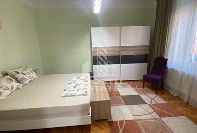 Casa, 4 camere, curte comuna de 150 mp,  zona Complexul Studentesc - 7