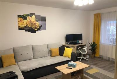Apartament decomandat 3 camere 2 bai pivnita zona Strand