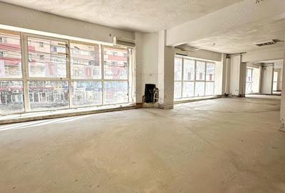 Spațiu comercial, de 465 mp, în Central - 8