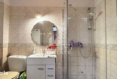 Casă cu 8 camere semidecomandat cu Canalizare în Șagului - 1