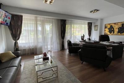 REV2002733 Domenii - Vila impunatoare aproape de Biserica Casin - 2