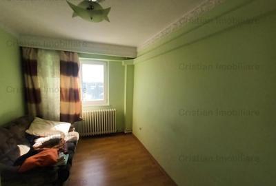 Apartament cu 3 camere decomandat în Viziru 3 - 4