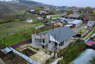 Casă individuală cu 3 camere cu Canalizare în Hârșova - 4