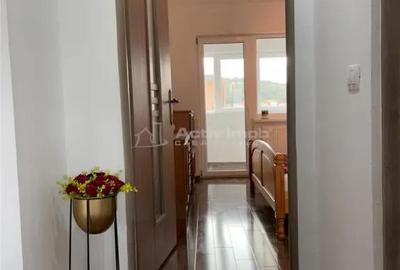 Apartament cu 3 camere decomandat în Micro II - 14