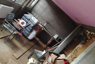 Casă cu 4 camere cu Teren 1077 Mp în Podeni - 1