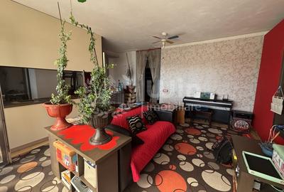 Apartament cu 3 camere semidecomandat, mobilat în Zorilor