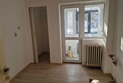 Apartament cu 3 camere decomandat în 1 Mai - 2