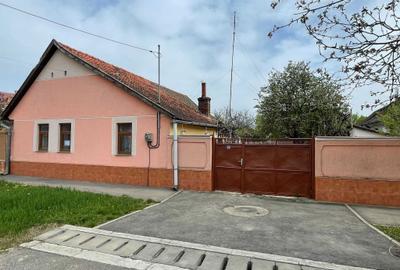 Casă cu 4 camere în Central - 1