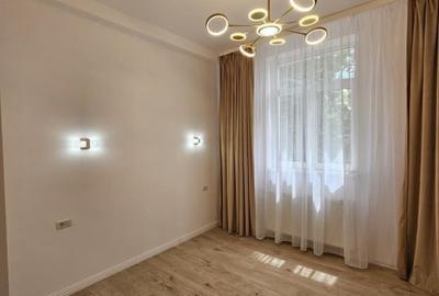 Garson. Podu Ros Tudor -spre Palas 35.000E sau Copou Jnigersitate-67.000E-Libera - 6