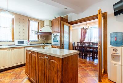 Casa / Vila in Corbeanca, pe strada Laguna Albastra, langa lac - 9