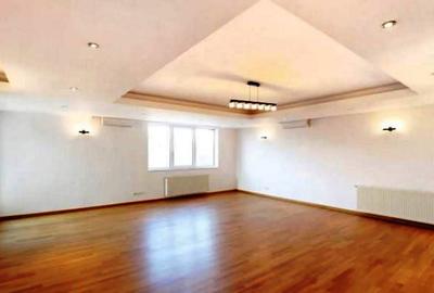 Apartament cu 5 camere decomandat în Șoseaua Nordului