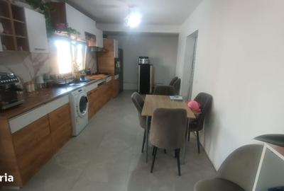 Casă cu 4 camere în Central