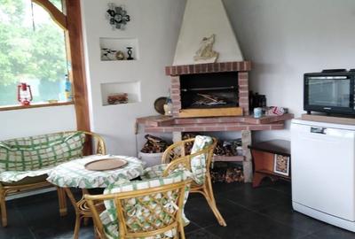 Casă cu 2 camere cu Teren 2200 Mp în Moldovenești - 1