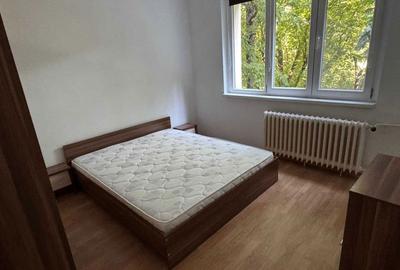 Apartament cu 3 camere decomandat în Berceni - 2