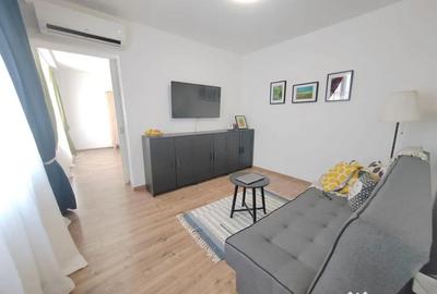Apartament cu 3 camere semidecomandat, mobilat în P-ța Victoriei