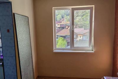 Apartament cu 3 camere în Petrila - 2