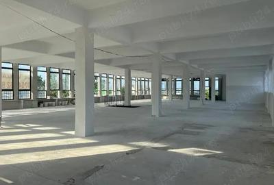 Spațiu comercial, de 1,400 mp, în Central - 6