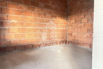 Casa individuala la rosu, teren 700mp, Giarmata - 12