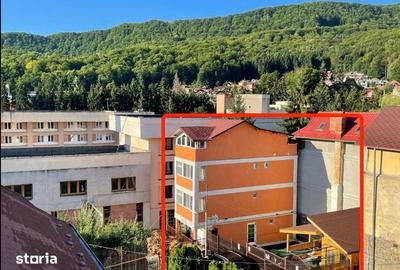 Casă cu 5 camere cu Teren 138 Mp în Central - 1