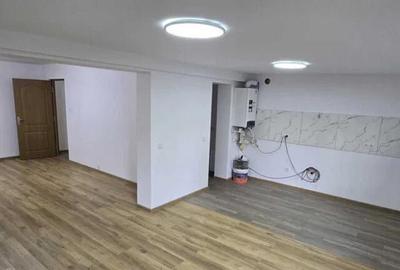 Apartament cu 4 camere semidecomandat în George Enescu