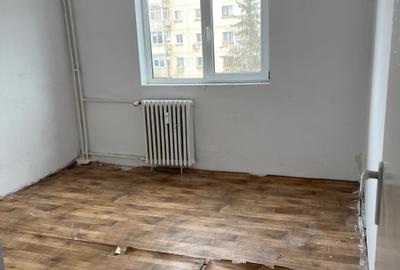 Apartament cu 3 camere decomandat în Mărășești - 8