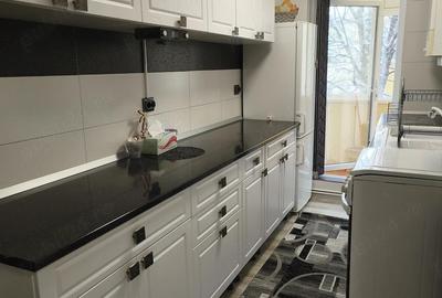 Apartament cu 3 camere decomandat în Astra - 2