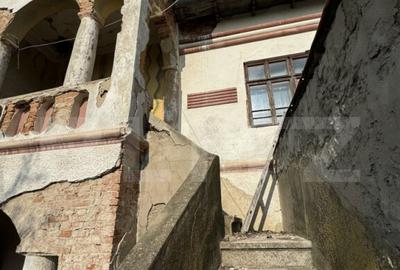 Casă cu 5 camere cu Teren 8759 Mp în Central - 6