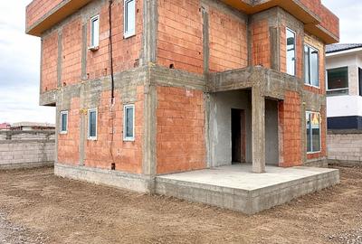 Casă cu 4 camere cu Canalizare în Central - 5