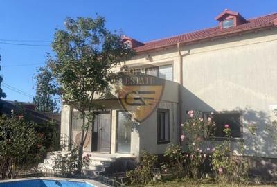 Vila central Eforie Nord , 12 dormitoare, 12 bai, living, bucatarie