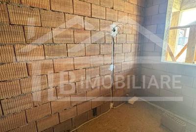 Casă cu 4 camere în Poienița