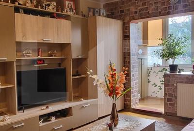 Apartament cu 3 camere in zona Soarelui