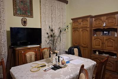 Apartament cu 3 camere semidecomandat în P-ța Maria