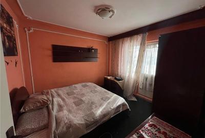 Apartament cu 3 camere decomandat în Nicolina
