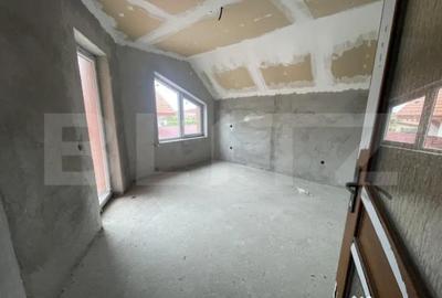 Casă cu 4 camere cu Teren 716 Mp în Botiz - 3